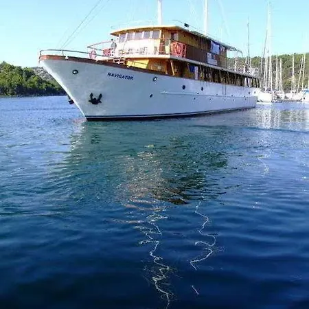 Hotel Cruise From On M/y Mali Ante